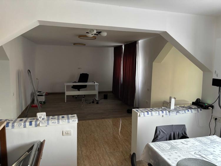 Casă cu 4 camere în Pantelimon