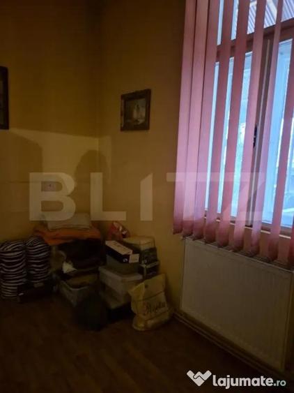Casa de vanzare, curte comuna cu 1 locatar, 110 mp, zona ult - 3