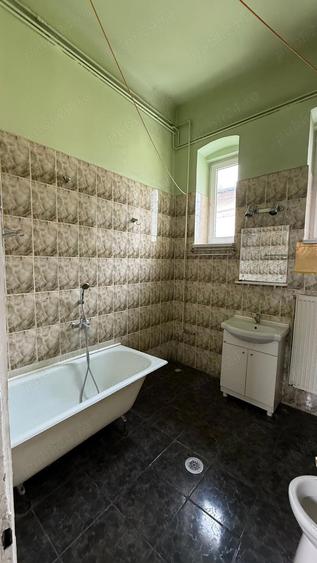 Societate comerciala vinde casa in Ploie?ti str. Gheorghe Doja nr. 159 - 1