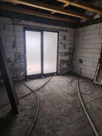 Casă individuală cu 4 camere cu Teren 250 Mp în Cernele