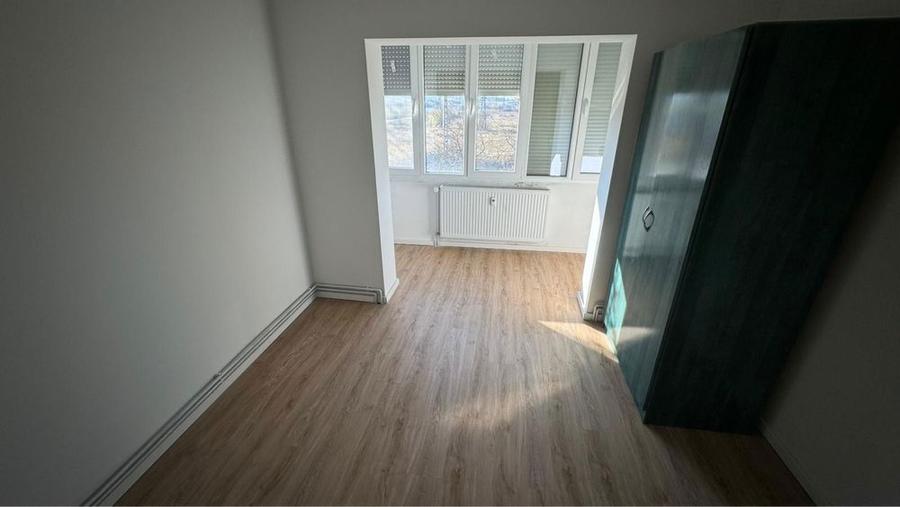 Inchiriez apartament cu 3 camere - 7