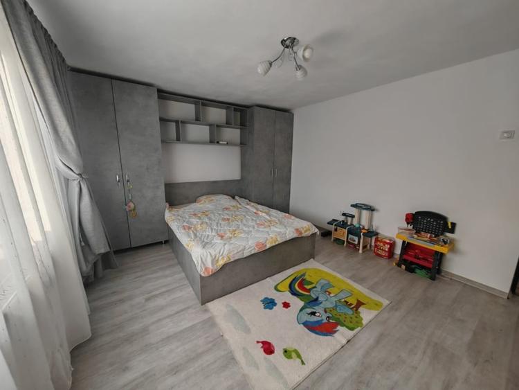 Constructie S+P+1E+M si teren 2000 mp, I.L. Caragiale, Dambovita - 2