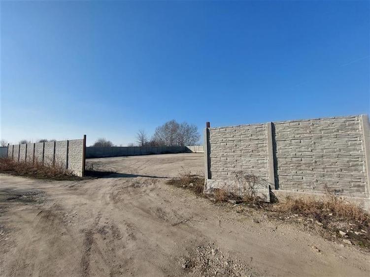 Teren ingradit si betonat, in apropiere de Aeroport - 2