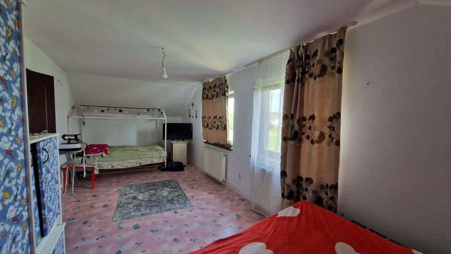 Casă spațioasă cu 4 camere plus teren 5.7 ari, Sat Sasar Comision 0 - 18