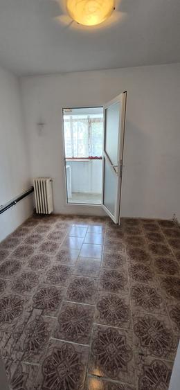 Apartament 3 camere - Navodari - 65.000 euro (Cod E12) - 5