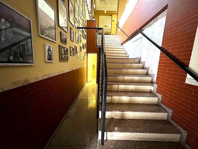 VANZARE CLADIRE CU RESTAURANT UTILAT COMPLET PLUS SPATIU COMERCIAL - 4