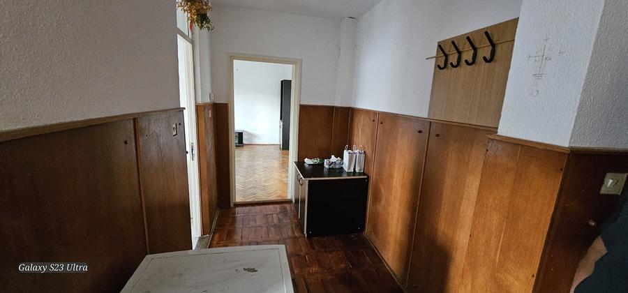 Apartament cu 3 camere nedecomandat în Stana