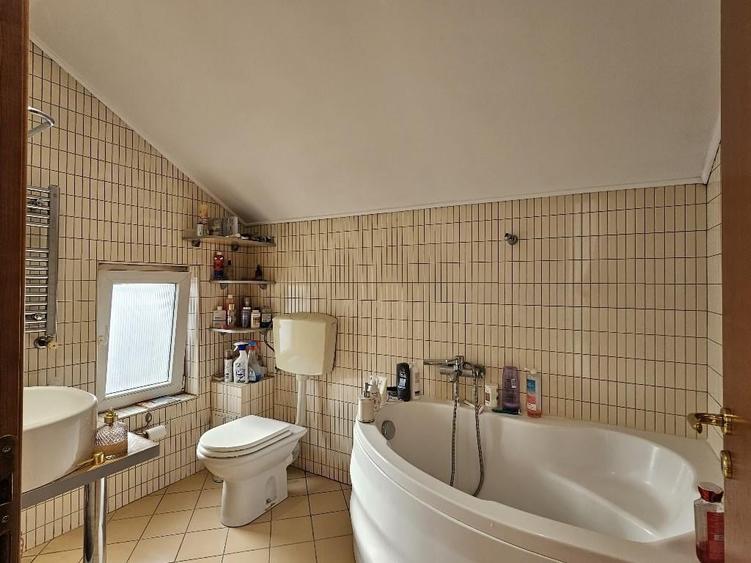 Vila in zona Bucurestii Noi - 275 mp | 6 camere | 4 bai | teren 450 mp - 4