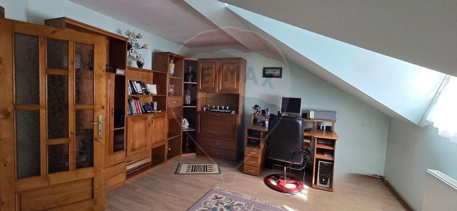 Casă cu etaj deosebită în Chișineu-Criș – un cămin creat cu suflet - 10