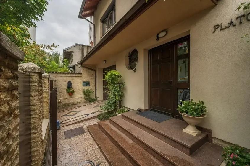 Vila de Lux ideal familie / sediu de firma in zona centrala - 26