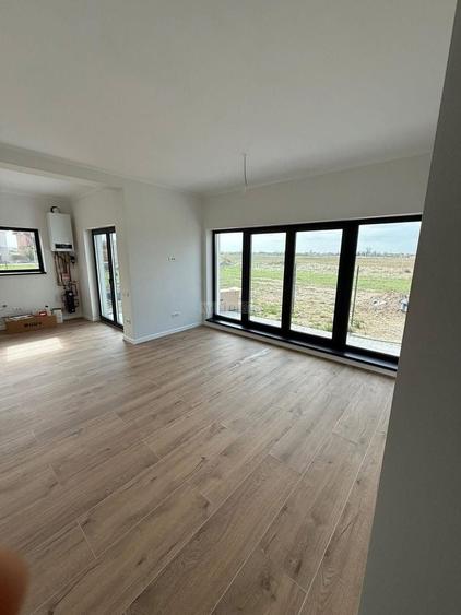 Vand Duplex pe parter 3 camere Mosnita Noua cu Canalizare Comision 0 - 9