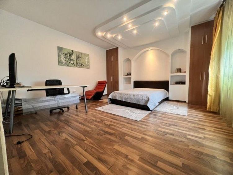 CASA DEOSEBITA 2 CORPURI 758MP ZONA PALAS - 1