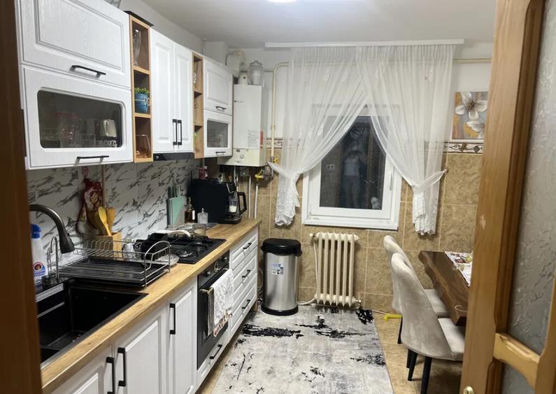 Apartament Cu 3 Camere Decomandate Etaj 1 - Zona Obcini - 2