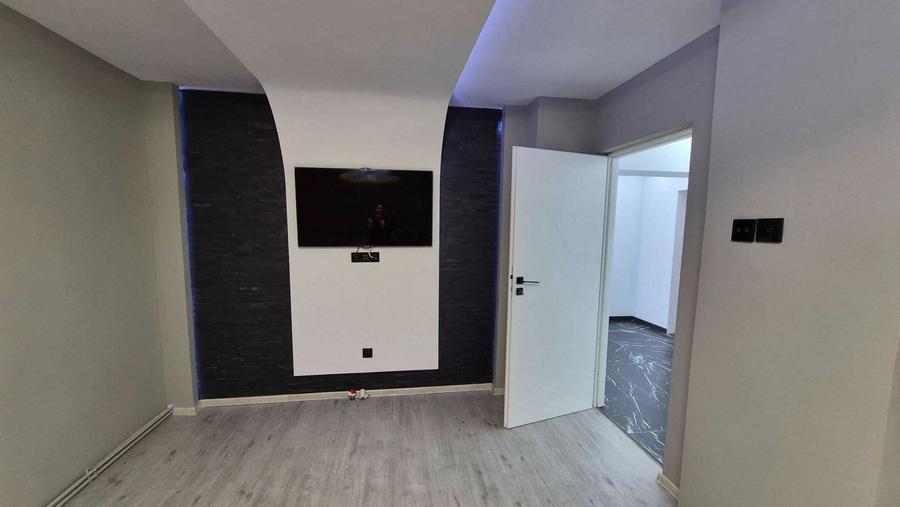 Apartament 3 camere decomandat Onesti, zona Mall. - 1