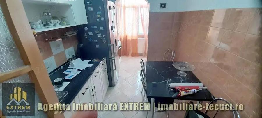 Apartament cu 3 camere, 56mp, etajul 3, in zona CEC din Tecuci - 10