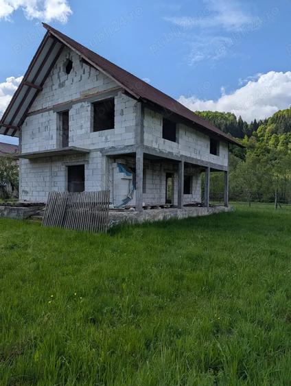 Vand casa ?i teren in comuna Moisei langa drumul principal DN 18 - 9