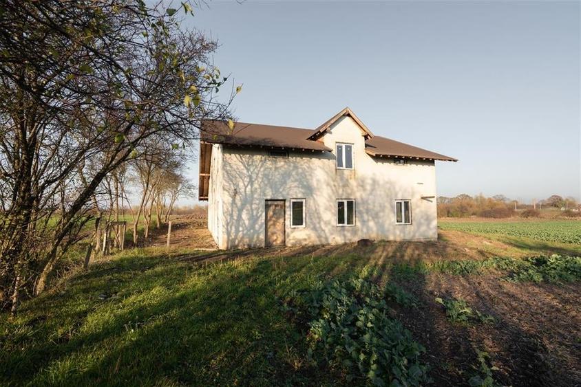 RECO casa Inand la rosu cu teren imens - 26