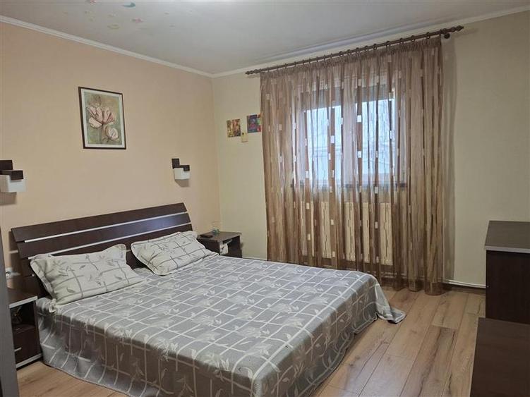 Casa P , 3 camere , 98 mp, teren 480 mp, zona  Letea Veche - 3