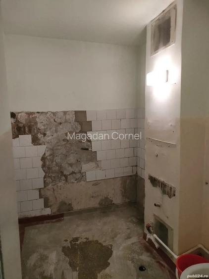 Vand apartament 2 camere Petro?ani