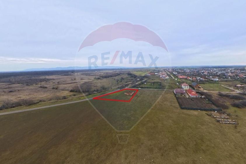 Teren generos cu două fronturi, Frumușeni – zonă în dezvoltare - 6