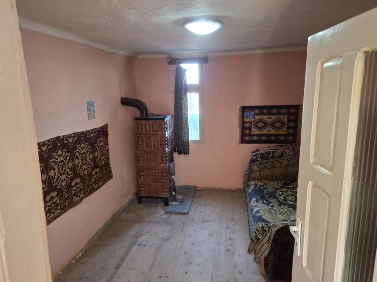 Casa la curte Lalosu, Portaresti, VL - 13