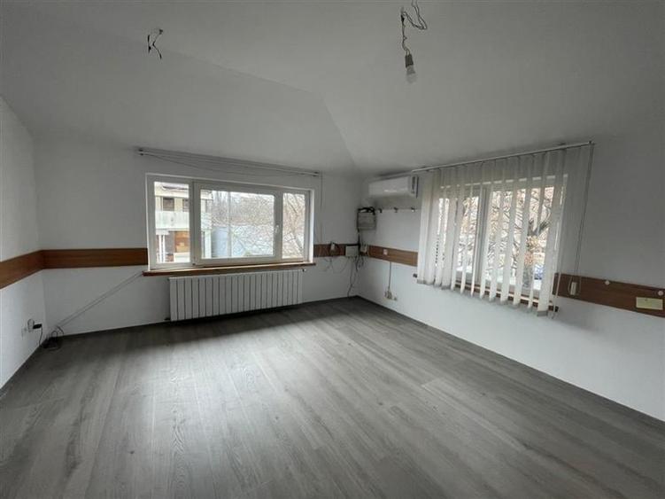 Parcul Circului, vila P+M, contructie 2001,6 camere, pretabil birou - 2