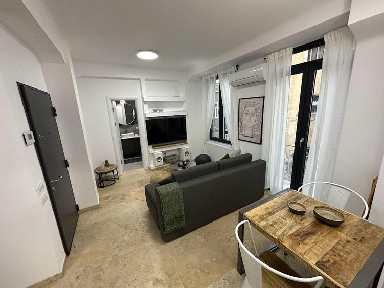 In the center, on a quiet pedestrian street, fully equipped, 2 amazing rooms - 10