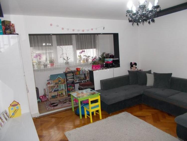 Apartament 3 camere decomandat, Timisoara, C. Martirilor, et. 4/acoperis, mobilat Apartament 3 camere decomandat, Timisoara, C. Martirilor, et. 4/acoperis, mobilat