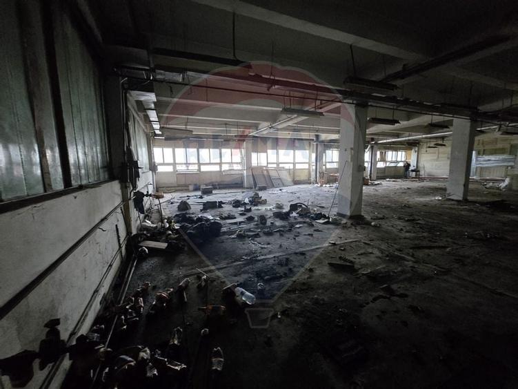 DE INCHIRIAT Spațiu comercial de 900mp în zona Nord-Est - 1