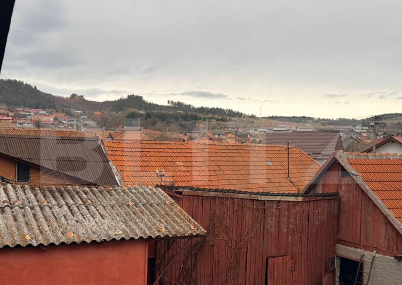 Casa de vanzare proprietate generoasa 2.285 m2 teren - 12