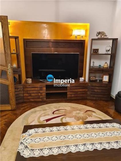 Inchiriez apartament 3 cam, decomandat, zona Podu Ros - Cantemir - 1