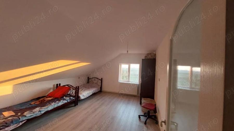 Vand Casa cu etaj,casa este dotata cu panouri fotovoltaice monocristaline . - 5