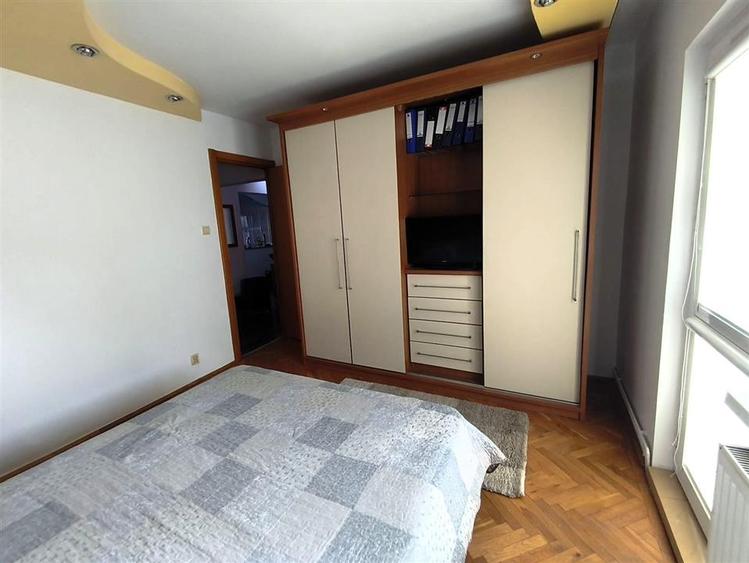 Apartament cu 3 camere decomandat, mobilat în Unirii Sud