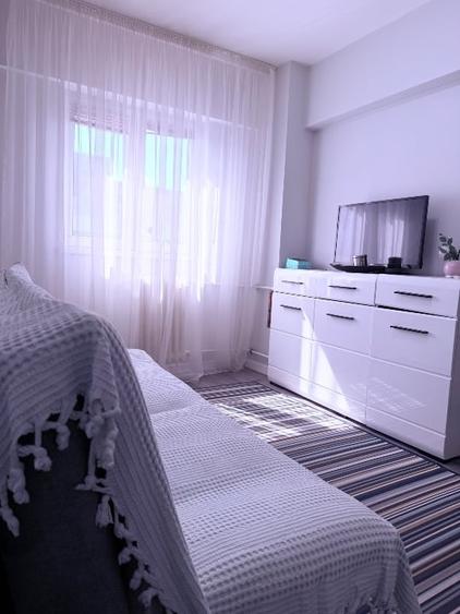Apartament cu 3 camere decomandat, mobilat în Drumul Taberei