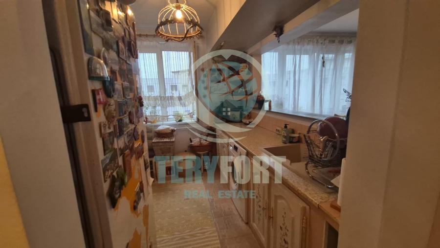 Apartament cu 3 camere semidecomandat, mobilat în Ștefan cel Mare