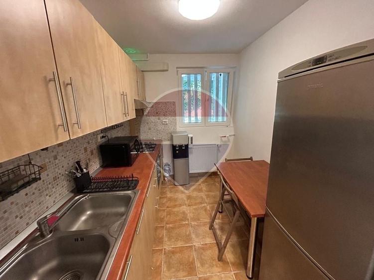 Apartament cu 2 camere semidecomandat, mobilat în P-ța Muncii