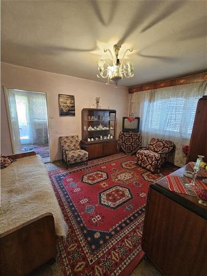 Apartament cu 3 camere semidecomandat în Ultracentral