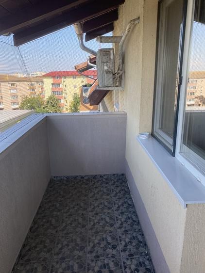 Apartament cu 3 camere semidecomandat în Dâmbovița