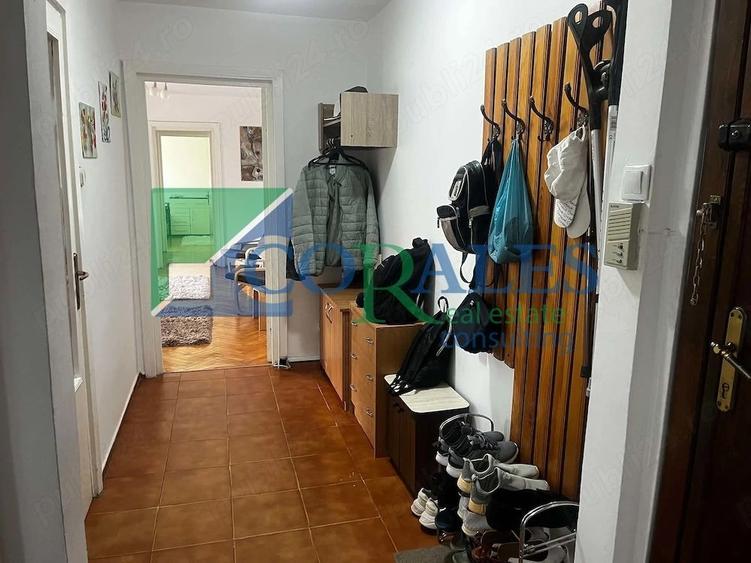 Apartament cu 3 camere semidecomandat în Complex Studențesc