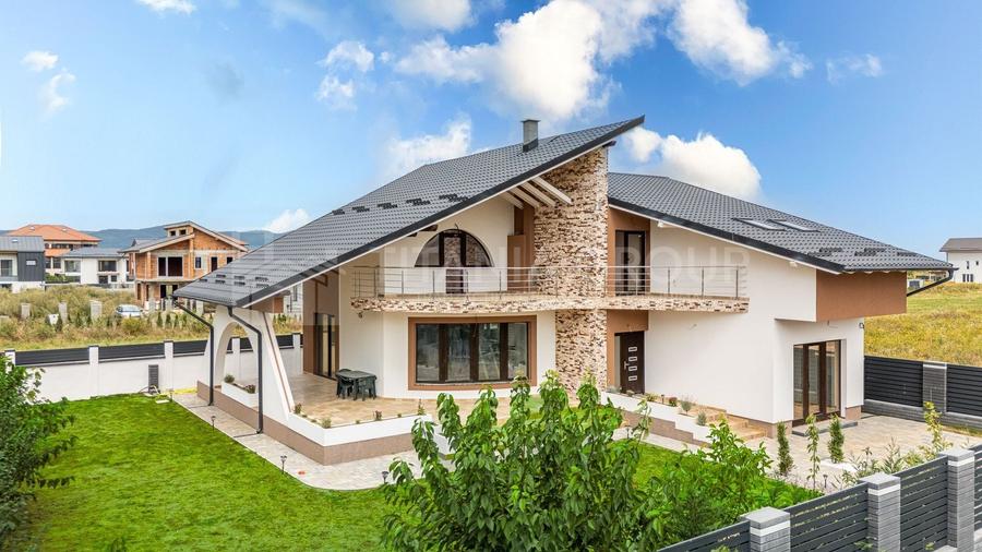 Casă individuală cu 4 camere cu Canalizare în Cristian