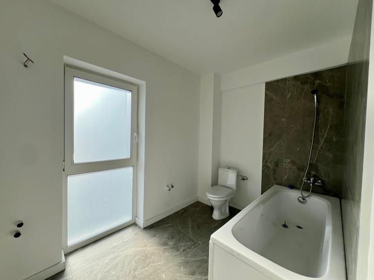 Apartament cu 4 camere decomandat în Dâmbul Rotund