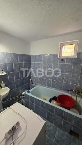 Casă cu 3 camere cu Teren 5859 Mp în Deal
