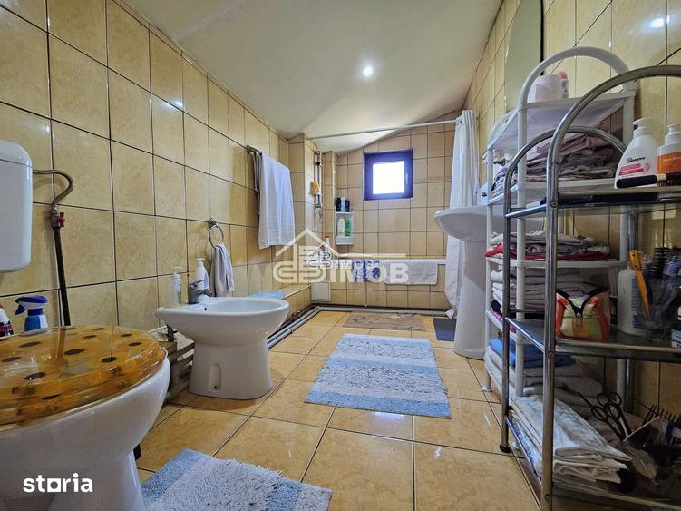 Casă cu 4 camere cu Teren 130 Mp în Gura Ocniței