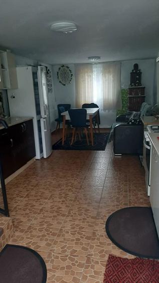 Casă cu Teren 500 Mp în Teslui