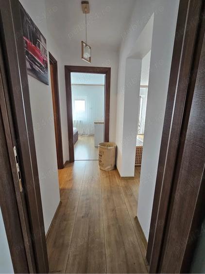 Apartament cu 3 camere semidecomandat în Drumul Taberei