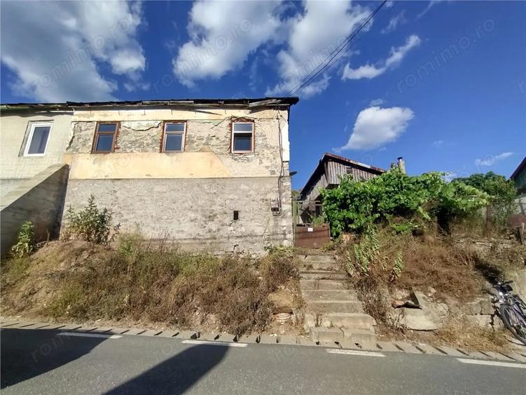 Casă cu 2 camere cu Teren 575 Mp în Vest