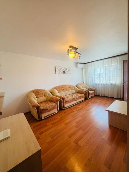 Apartament cu 3 camere decomandat, mobilat în Canta