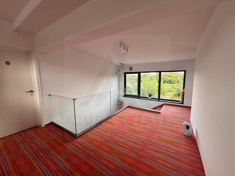 Casă individuală cu 10 camere cu Canalizare în Central