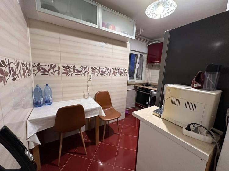 Apartament cu 3 camere decomandat, mobilat în Lujerului
