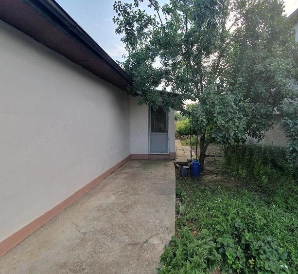 Casă cu 4 camere cu Canalizare în Central